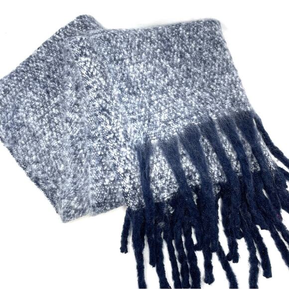 Renne's NYC Women's Soft Plush Scarf in Navy & White Rectangle Scarf w/ Fringe - Picture 4 of 7